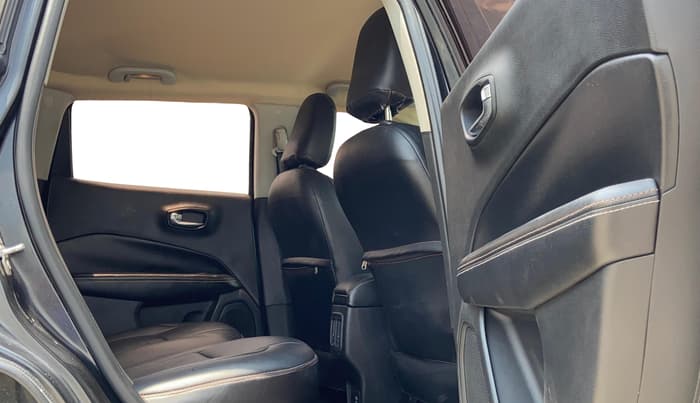 2018 Jeep Compass SPORT 2.0 DIESEL, Diesel, Manual, 1,32,974 km, Right Side Rear Door Cabin