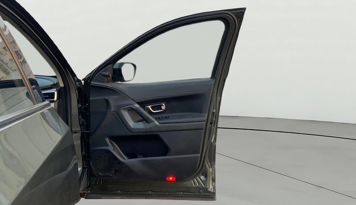 2021 Tata Harrier XZA PLUS 2.0L, Diesel, Automatic, 1,11,291 km, RHS Front Door