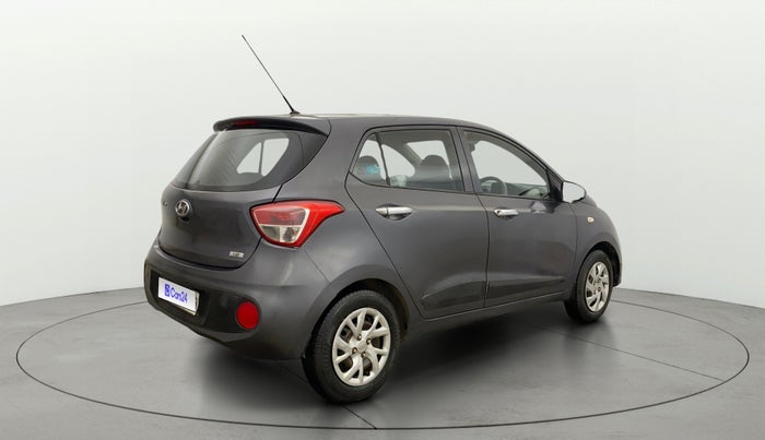 2017 Hyundai Grand i10 MAGNA 1.2 KAPPA VTVT, Petrol, Manual, 66,204 km, Right Back Diagonal