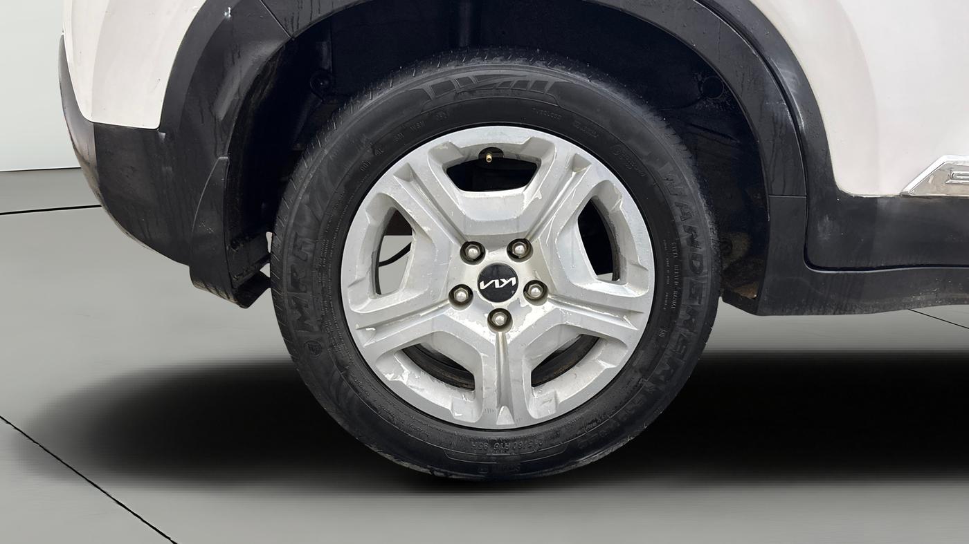 2022 KIA SONET HTK PLUS 1.5, Diesel, Manual, 1,48,756 km, Right Rear Wheel