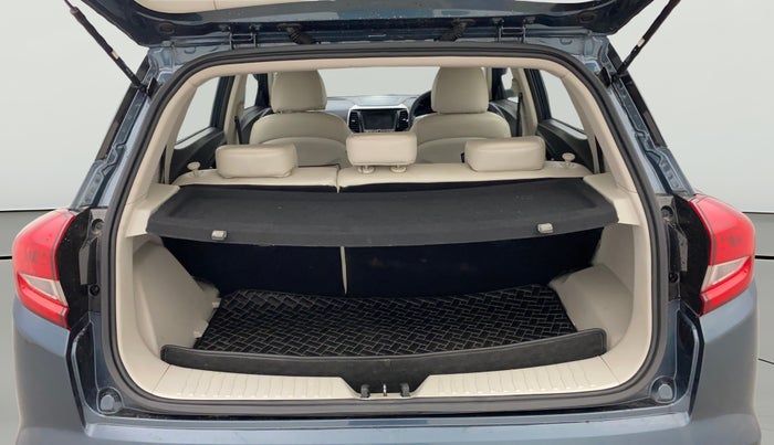 2024 Mahindra XUV300 W8 (O) 1.2 PETROL AMT, Petrol, Automatic, 16,340 km, Boot Open Zoomed View