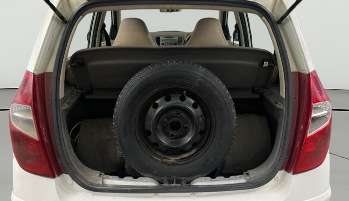 2016 Hyundai i10 SPORTZ 1.1, CNG, Manual, 64,201 km, Boot Open Zoomed View