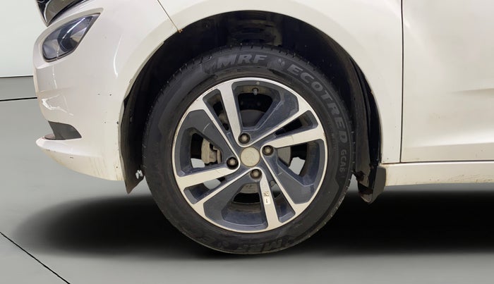 2024 Tata ALTROZ XZA + SUNROOF, Petrol, Automatic, 5,572 km, Left Front Wheel