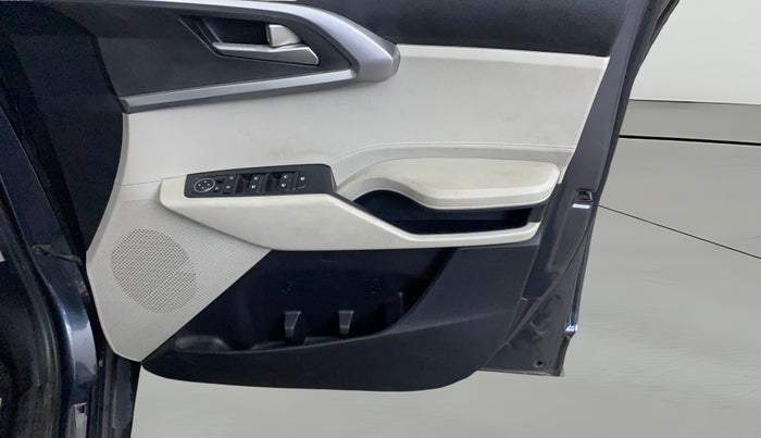 2022 KIA CARENS PRESTIGE PLUS 1.4 PETROL 7 STR, Petrol, Manual, 36,541 km, Driver Side Door Panels Control