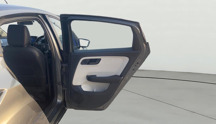 2022 Tata ALTROZ XT DIESEL, Diesel, Manual, 32,769 km, RHS Rear Door