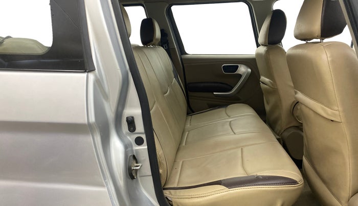 2017 Mahindra TUV300 T8, Diesel, Manual, 70,081 km, Right Side Rear Door Cabin