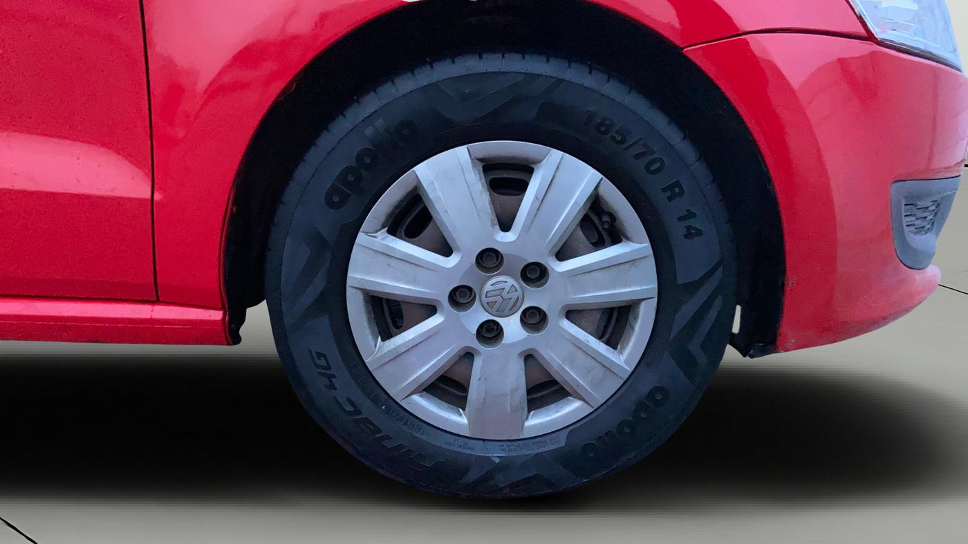2012 Volkswagen Polo TRENDLINE 1.2L DIESEL, Diesel, Manual, 1,23,452 km, Right Front Wheel