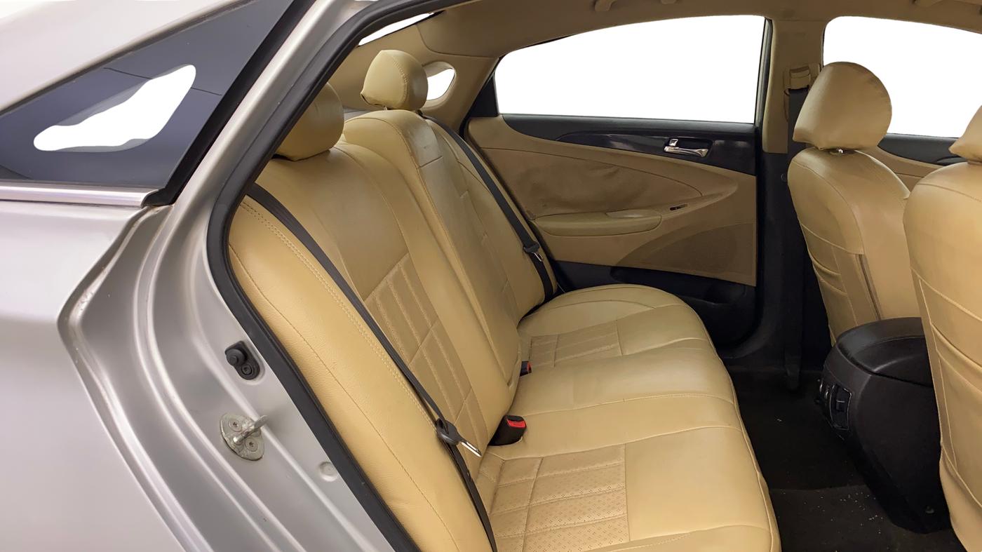 2012 Hyundai Sonata 2.4 GDI MT, Petrol, Manual, 1,07,130 km, Right Side Rear Door Cabin