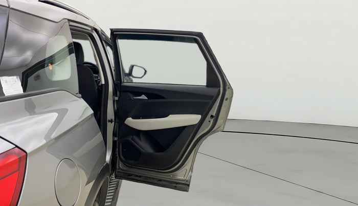 2022 MG HECTOR PLUS SUPER 1.5 PETROL TURBO HYBRID MT 7-STR, Petrol, Manual, 22,736 km, RHS Rear Door