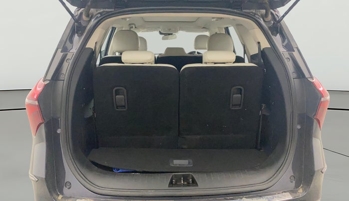 2022 Mahindra XUV700 AX 7 LUXURY P AT 7 STR, Petrol, Automatic, 76,554 km, Boot Open Zoomed View