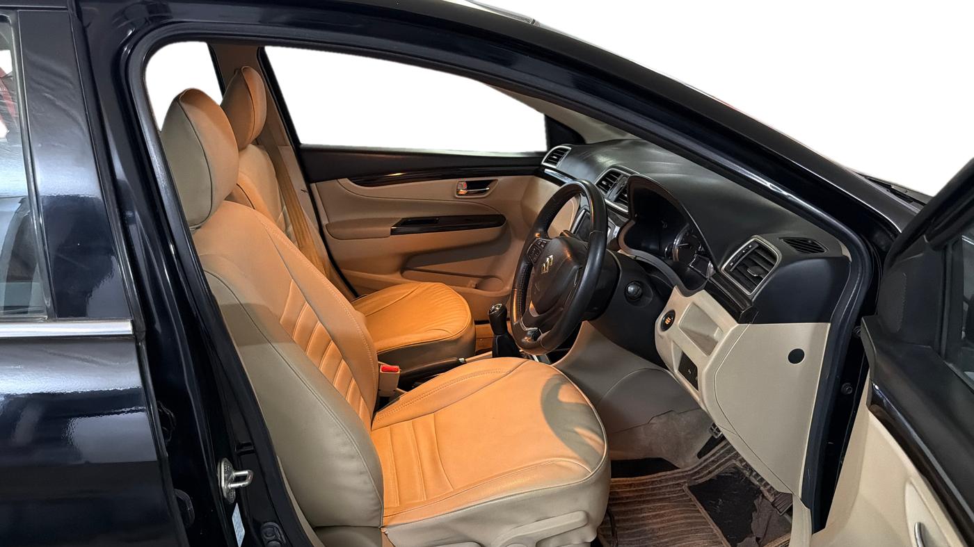 2017 Maruti Ciaz ALPHA 1.4 PETROL, Petrol, Manual, 46,349 km, Right Side Front Door Cabin