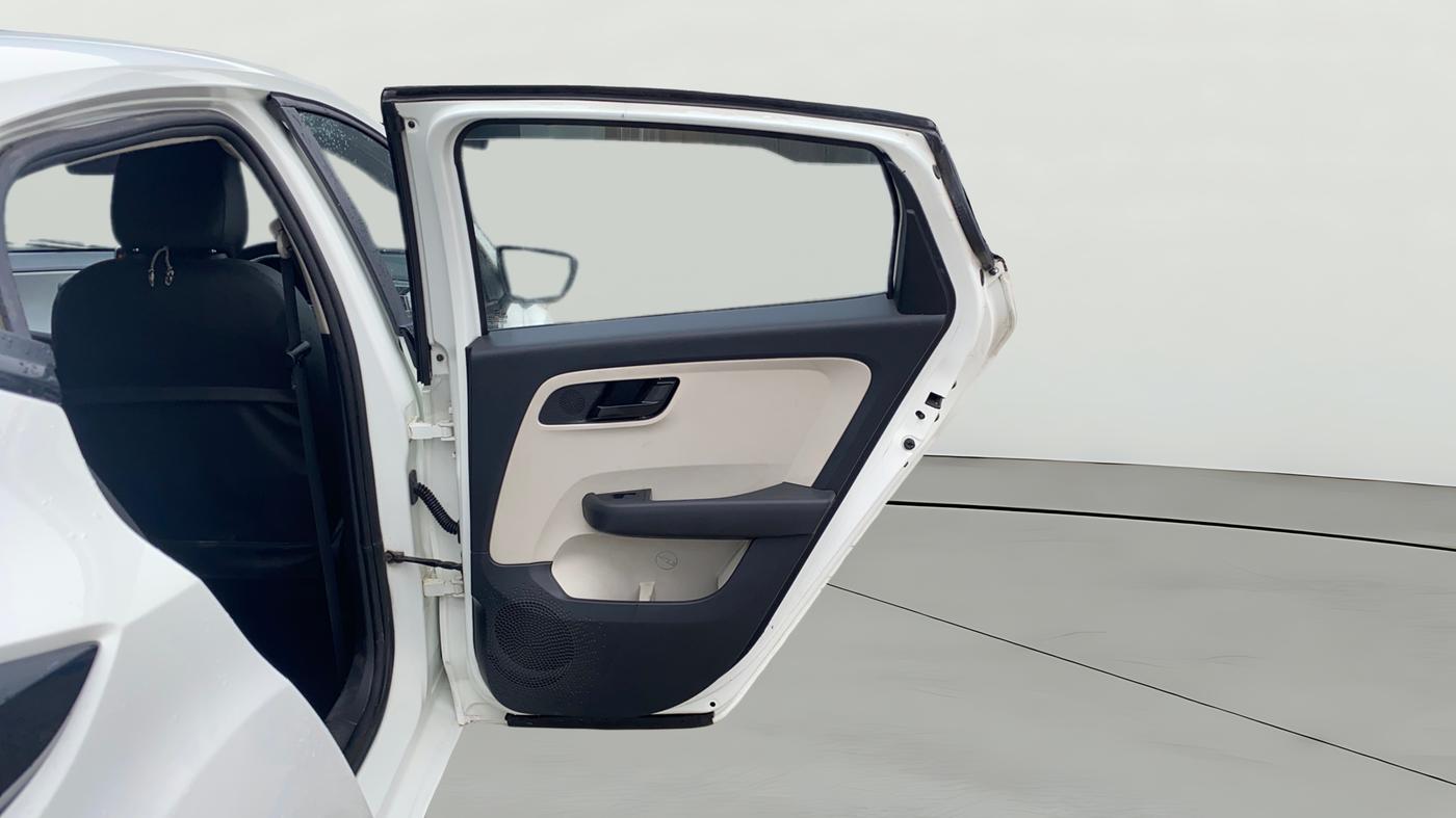 2021 Tata ALTROZ XM PLUS PETROL, Petrol, Manual, 28,422 km, RHS Rear Door