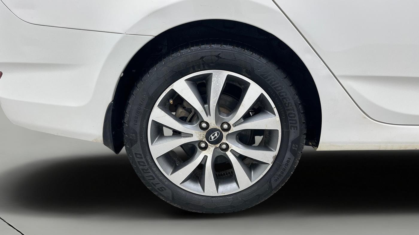 2014 Hyundai Verna FLUIDIC 1.6 VTVT SX, Petrol, Manual, 48,332 km, Right Rear Wheel