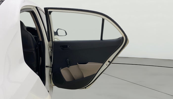 2015 Hyundai Xcent BASE 1.2, CNG, Manual, 1,28,390 km, RHS Rear Door