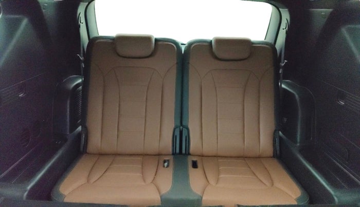 2022 Mahindra ALTURAS G4 4WD AT, Diesel, Automatic, 28,121 km, Third Seat Row ( optional )