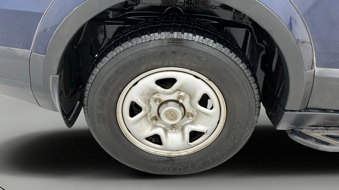 2018 Tata Hexa XM 4X2 7 STR, Diesel, Manual, 51,729 km, Right Rear Wheel