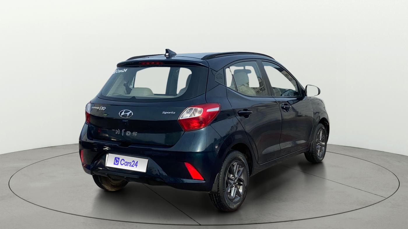 2021 Hyundai GRAND I10 NIOS SPORTZ AMT 1.2 KAPPA VTVT, Petrol, Automatic, 30,486 km, Right Back Diagonal