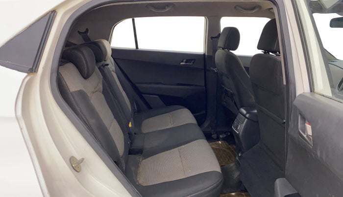 2017 Hyundai Creta SX PLUS AT 1.6 PETROL, CNG, Automatic, 1,17,634 km, Right Side Rear Door Cabin