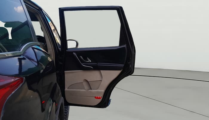 2015 Mahindra XUV500 W10, Diesel, Manual, 1,13,300 km, RHS Rear Door