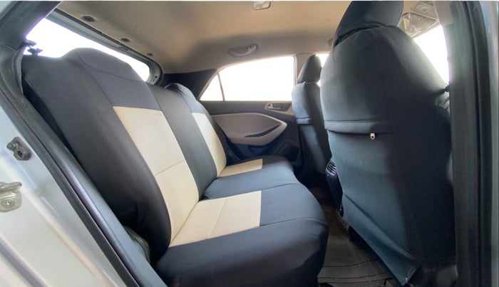 2017 Hyundai Elite i20 SPORTZ 1.2, Petrol, Manual, 99,127 km, Right Side Rear Door Cabin