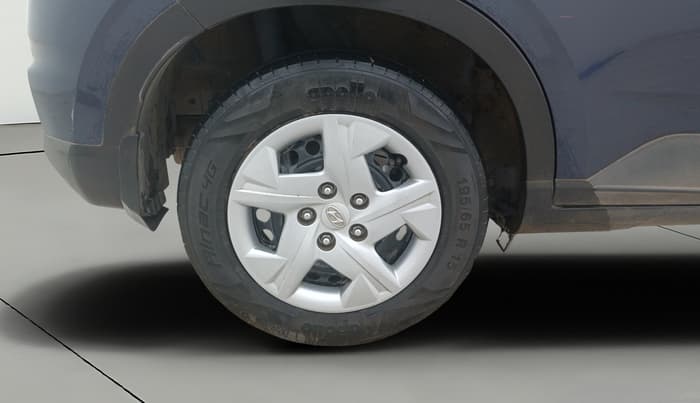 2021 Hyundai VENUE S 1.2, Petrol, Manual, 55,588 km, Right Rear Wheel