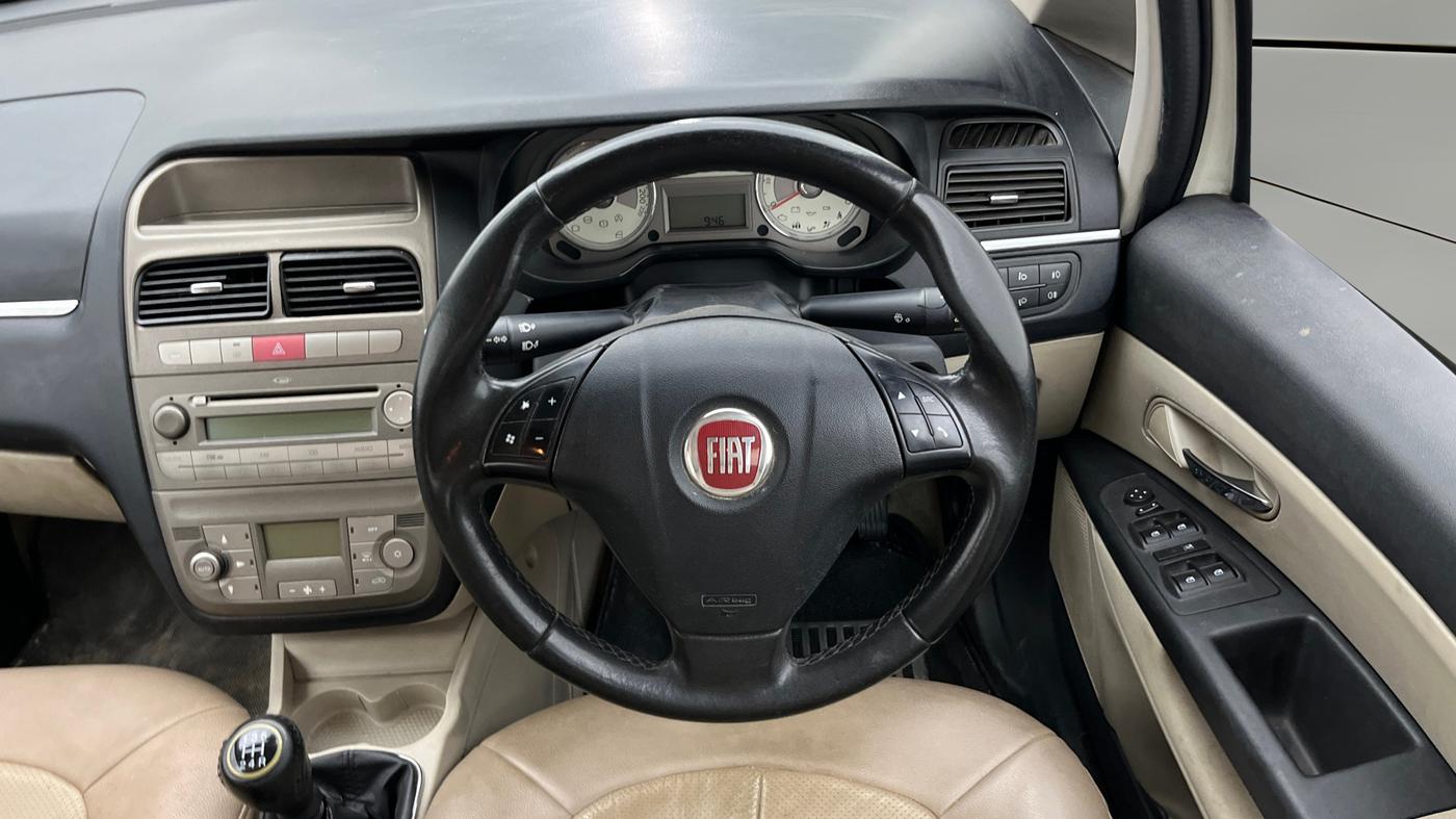 2014 Fiat Linea DYNAMIC 1.3 L ADVANCED MULTIJET, Diesel, Manual, 1,12,675 km, Steering Wheel Close Up