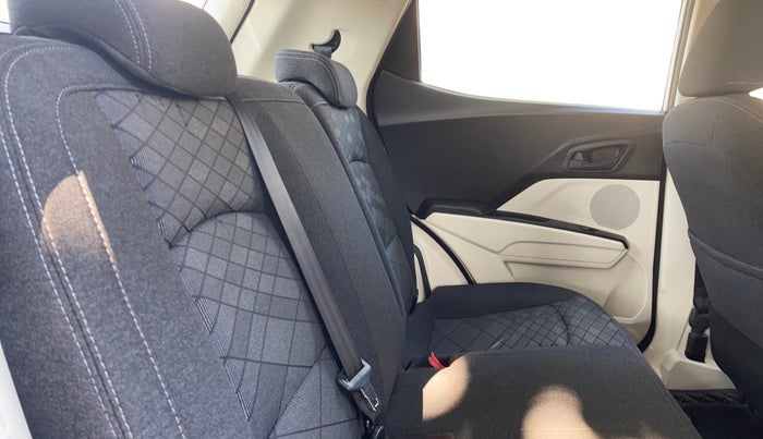 2024 Mahindra XUV 3XO MX3 Pro 1.2 L TCMPFi, Petrol, Manual, 15,478 km, Right Side Rear Door Cabin