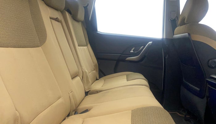 2018 Mahindra XUV500 W9 AT, Diesel, Automatic, 75,785 km, Right Side Rear Door Cabin