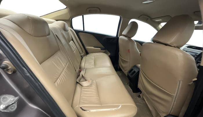 2015 Honda City 1.5L I-VTEC SV, Petrol, Manual, 1,15,001 km, Right Side Rear Door Cabin