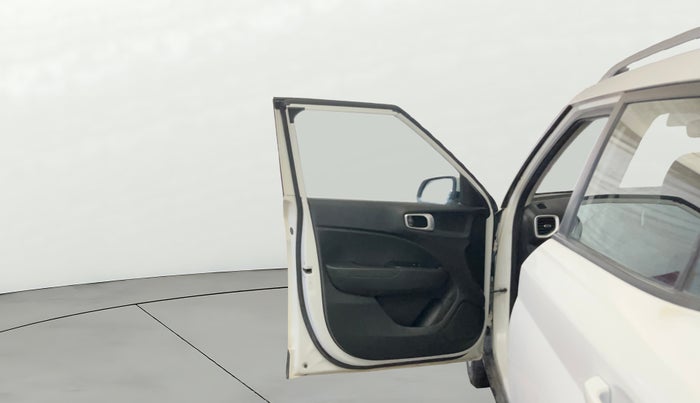 2021 Hyundai VENUE S 1.2, Petrol, Manual, 34,800 km, LHS Front Door