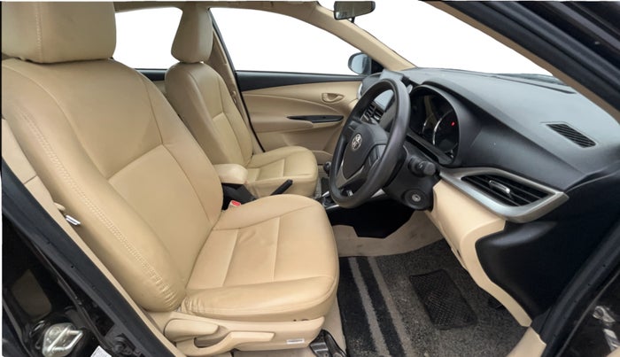 2018 Toyota YARIS J MT, Petrol, Manual, 32,291 km, Right Side Front Door Cabin