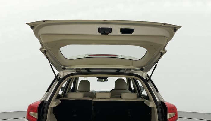 2020 Mahindra XUV300 W8 (O) 1.5 DIESEL, Diesel, Manual, 1,14,378 km, Boot Door Open