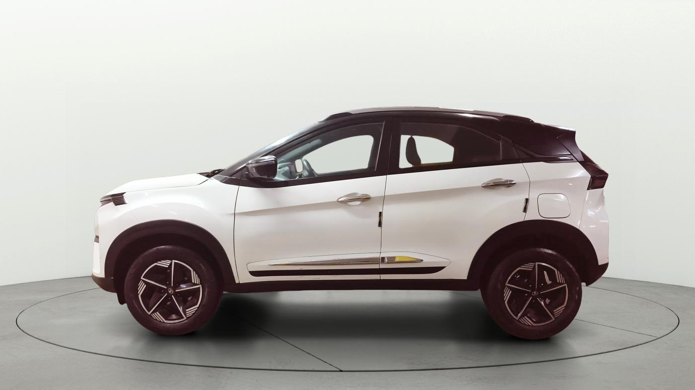 2024 Tata NEXON FEARLESS + SUNROOF DUAL TONE 1.5 DIESEL, Diesel, Manual, 79,275 km, Left Side