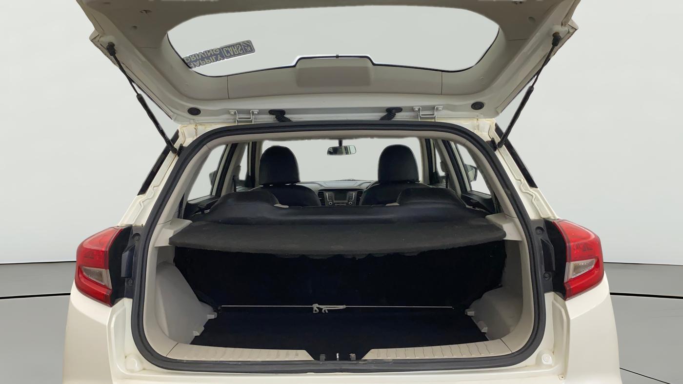 2022 Mahindra XUV300 W6 1.2 PETROL AMT, Petrol, Automatic, 35,457 km, Boot Open Zoomed View