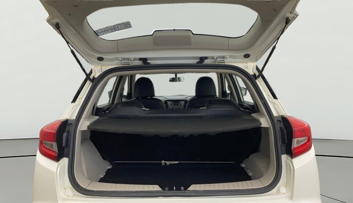 2022 Mahindra XUV300 W6 1.2 PETROL AMT, Petrol, Automatic, 35,398 km, Boot Open Zoomed View