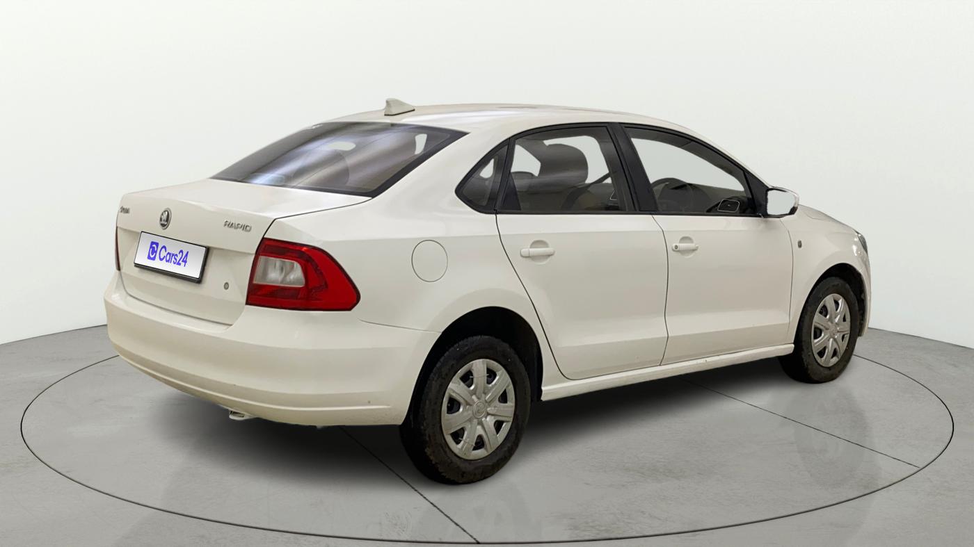 2014 Skoda Rapid AMBITION 1.6 MPI MT PLUS, Petrol, Manual, 76,277 km, Right Back Diagonal