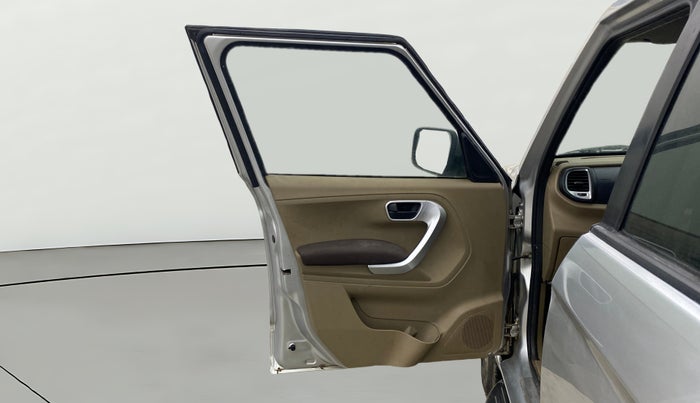 2016 Mahindra TUV300 T8, Diesel, Manual, 1,19,162 km, LHS Front Door