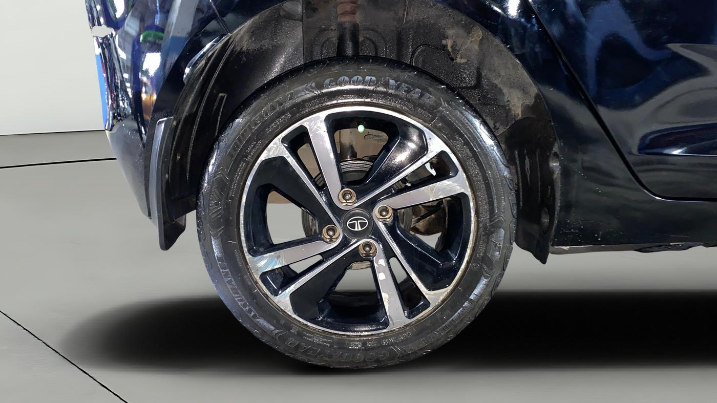 2021 Tata ALTROZ XZ PLUS PETROL DARK EDITION, Petrol, Manual, 58,500 km, Right Rear Wheel