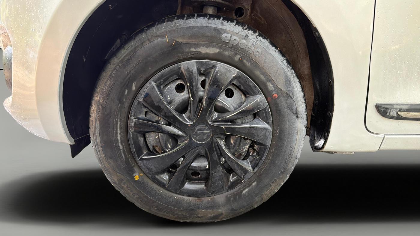 2019 Maruti Swift LXI, CNG, Manual, 58,358 km, Left Front Wheel
