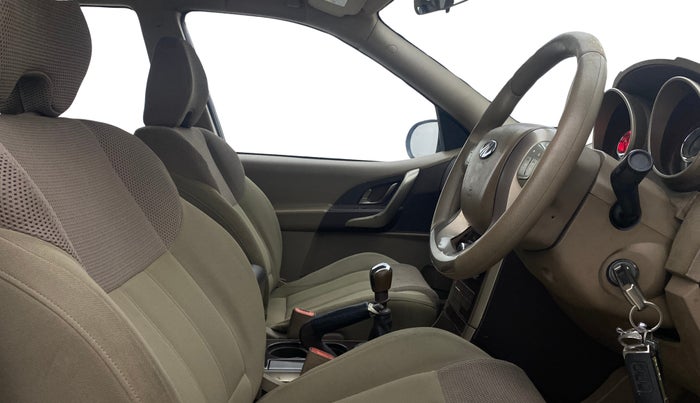 2013 Mahindra XUV500 W6, Diesel, Manual, 1,41,925 km, Right Side Front Door Cabin