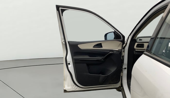 2023 Mahindra XUV700 AX 5 P MT 5 STR, Petrol, Manual, 26,910 km, LHS Front Door