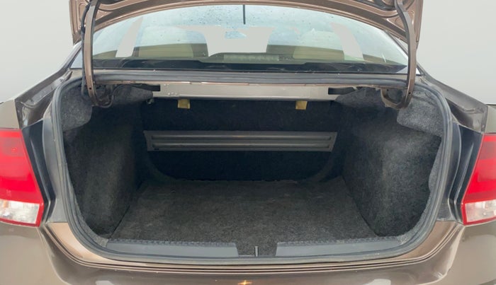 2015 Volkswagen Vento HIGHLINE 1.6 MPI, Petrol, Manual, 71,482 km, Boot Open Zoomed View