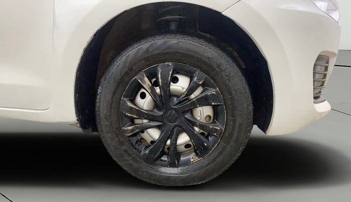 2023 Maruti Swift LXI, Petrol, Manual, 39,516 km, Right Front Wheel