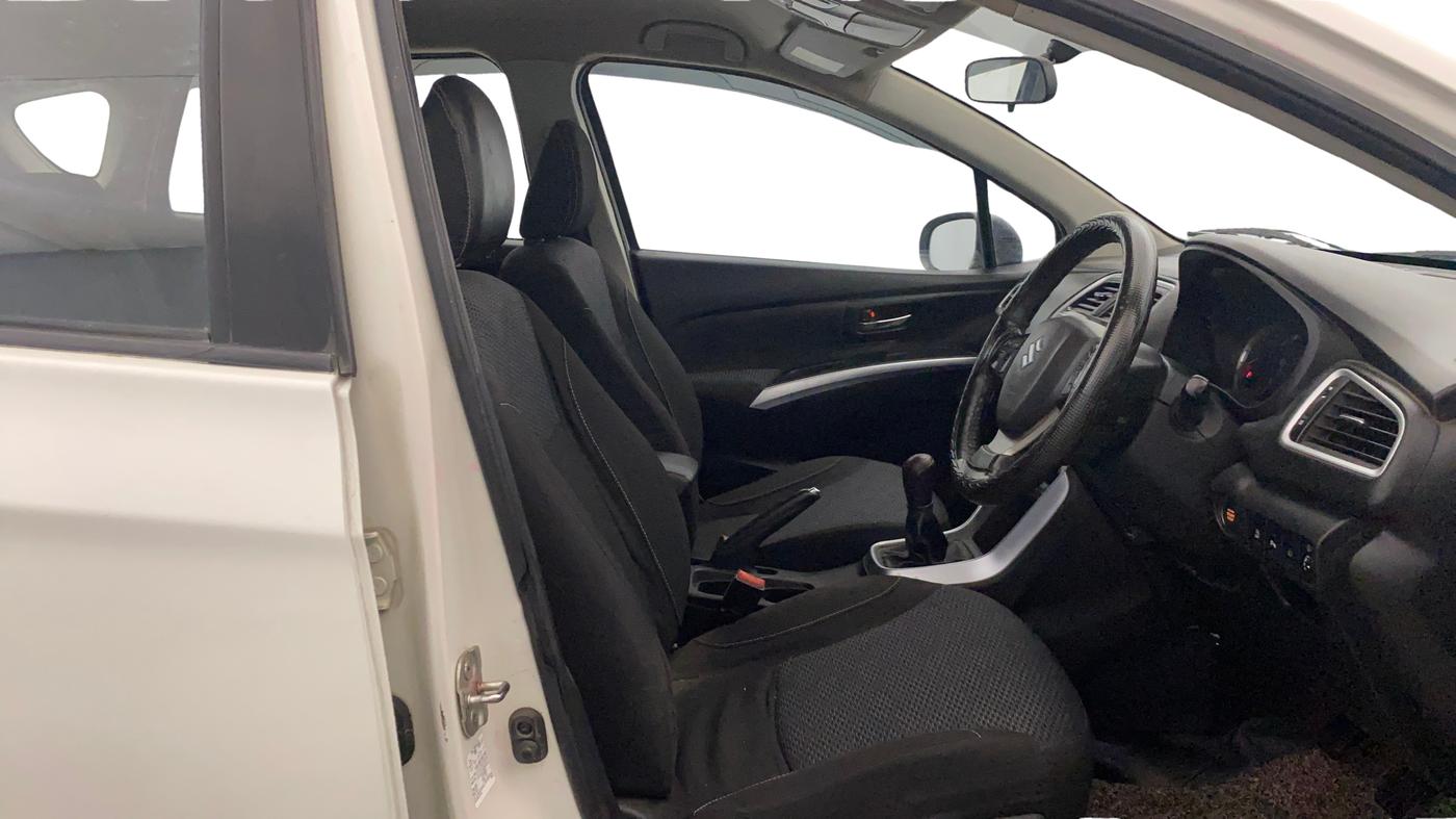2018 Maruti S Cross ZETA 1.3, Diesel, Manual, 1,18,011 km, Right Side Front Door Cabin