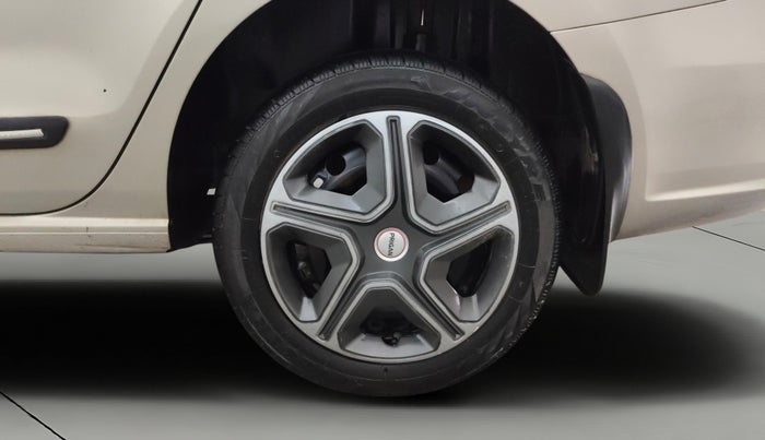 2013 Volkswagen Vento COMFORTLINE 1.6, Petrol, Manual, 94,040 km, Left Rear Wheel