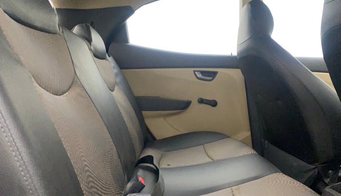 2014 Hyundai Eon SPORTZ, Petrol, Manual, 99,432 km, Right Side Rear Door Cabin