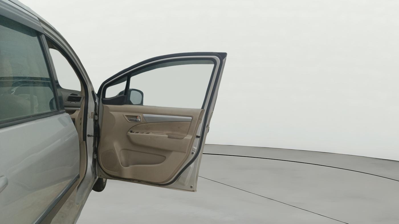 2017 Maruti Ertiga VDI SHVS, Diesel, Manual, 1,07,283 km, RHS Front Door