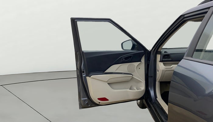 2021 Mahindra XUV300 W6 1.5 Diesel, Diesel, Manual, 62,329 km, LHS Front Door