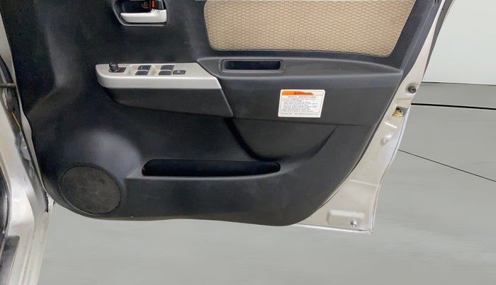 2015 Maruti Wagon R 1.0 LXI CNG, CNG, Manual, 78,270 km, Driver Side Door Panels Control