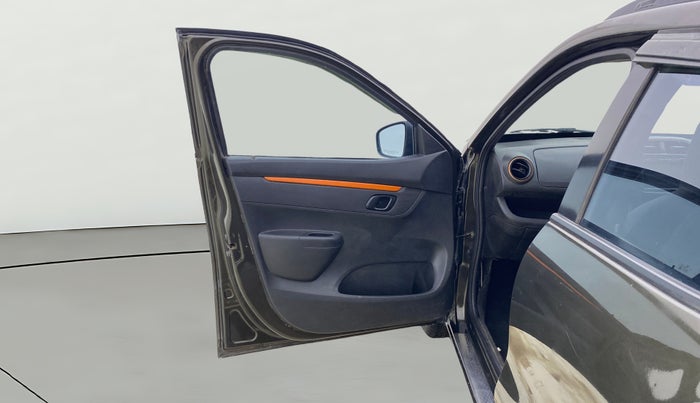 2017 Renault Kwid CLIMBER 1.0, Petrol, Manual, 75,069 km, LHS Front Door